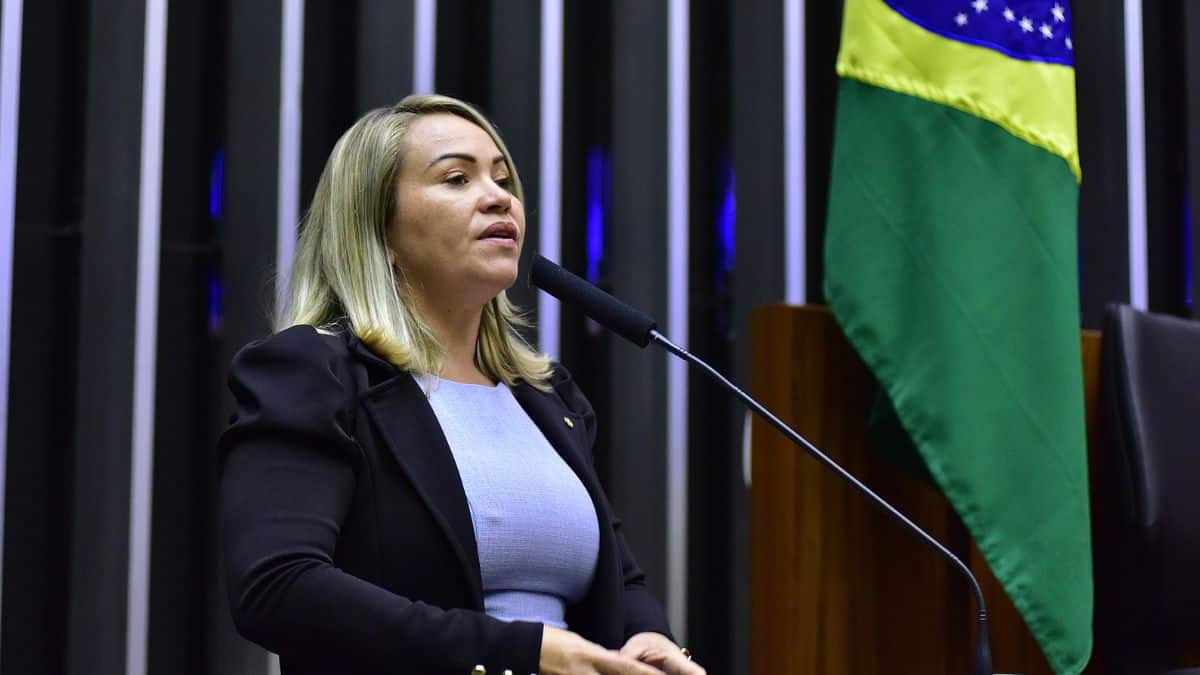 Enfermeira Ana Paula assume mandato como Deputada Federal