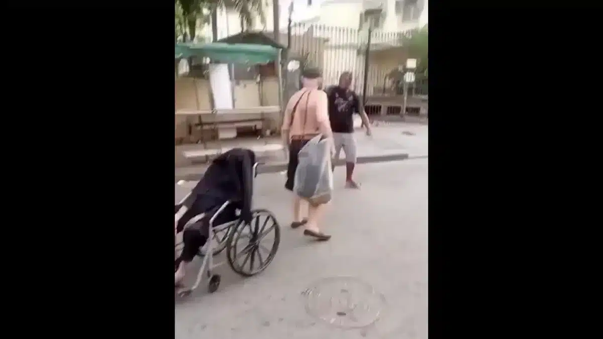 Idosa de 100 anos é levada em cadeira de rodas após falecer em casa na Zona Norte do Rio