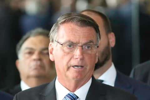 Jair Bolsonaro anuncia processo contra Fernando Haddad por polêmica do Pix