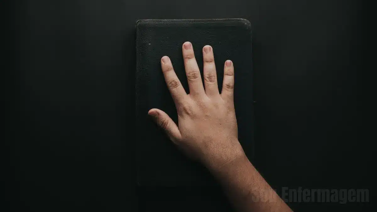 Juramento da Enfermagem: Um marco ético na profissão (9 de janeiro de 1893)