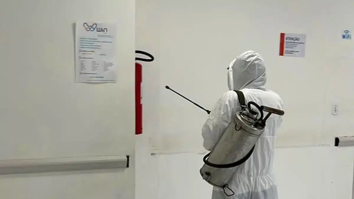 Paranaguá intensifica ações contra o Aedes aegypti com borrifação residual intradomiciliar