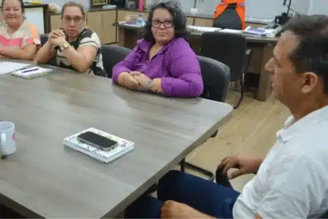 Prefeito de Paranaguá anuncia valorização dos profissionais da educação e reajuste do piso salarial
