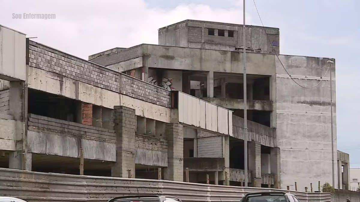 Tragédia em hospital inacabado jovem despenca de escada e morre