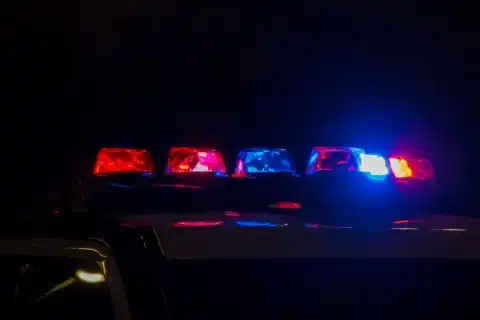Atirador invade hospital nos EUA, mata policial e é abatido pela polícia