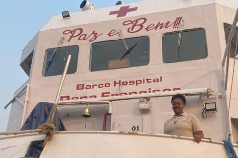 Barco Hospital Papa Francisco esperança flutuante para comunidades amazônicas