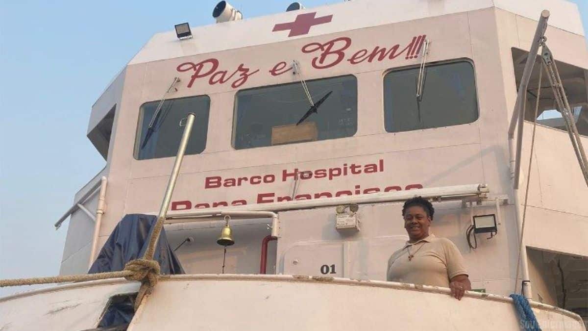 Barco Hospital Papa Francisco esperança flutuante para comunidades amazônicas