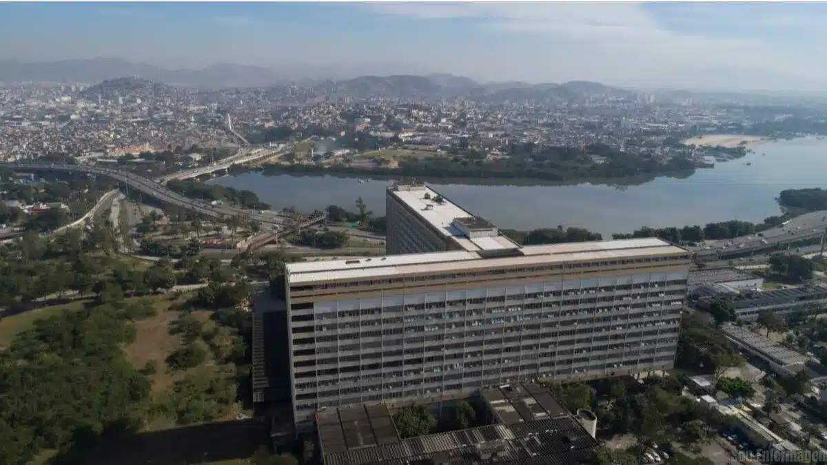 Elevador-despenca-no-Hospital-do-Fundão-e-assusta-funcionários-e-pacientes