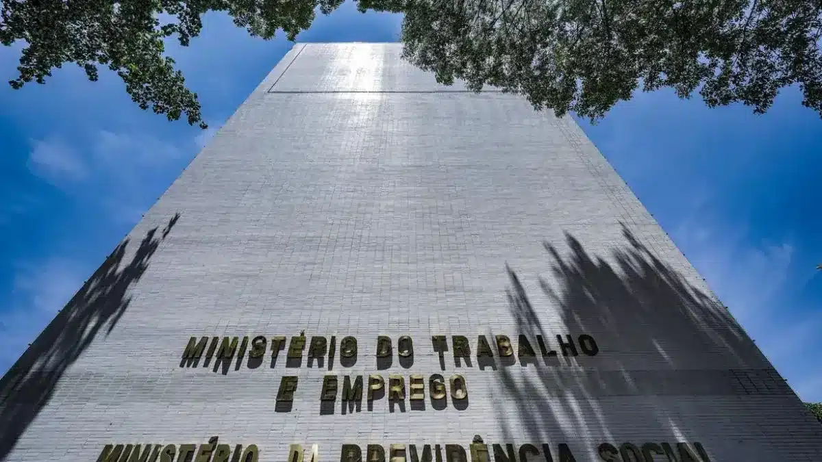 Empresas-deverão-avaliar-riscos-à-saúde-mental-no-trabalho-a-partir-de-maio
