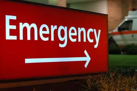Médico-descobre-que-está-infartando-enquanto-socorre-paciente-na-Emergência