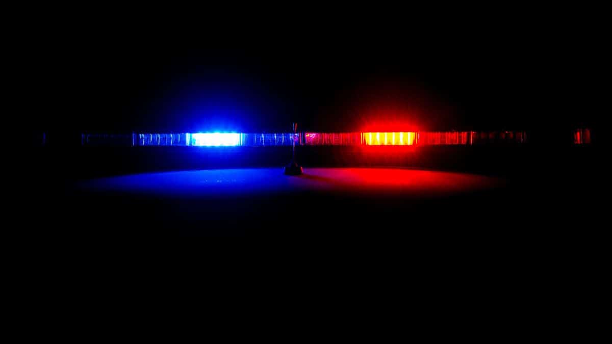 Jovem morre após colisão de moto contra caminhão estacionado em Tocantins