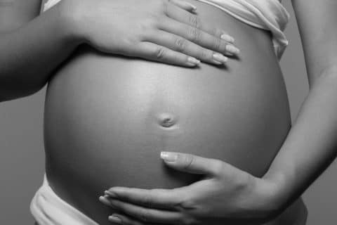 Justiça responsabiliza Distrito Federal por morte de bebê após complicações no parto