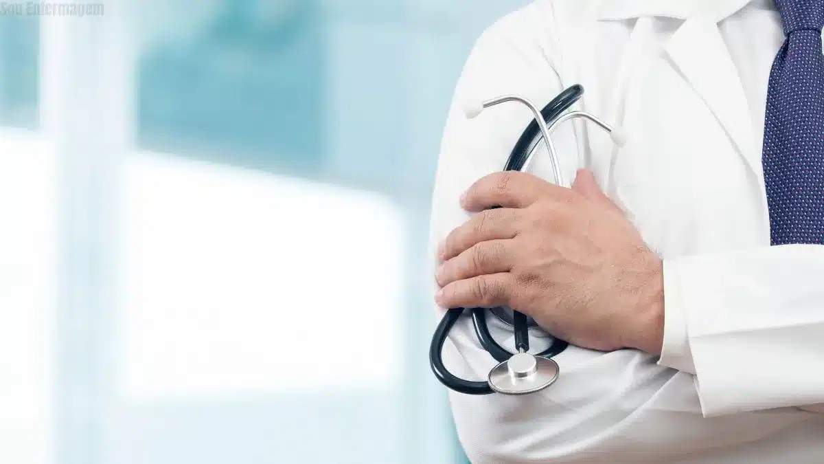 Mensalidade de medicina chega a R$ 15 mil e ministro defende regulação para evitar abusos
