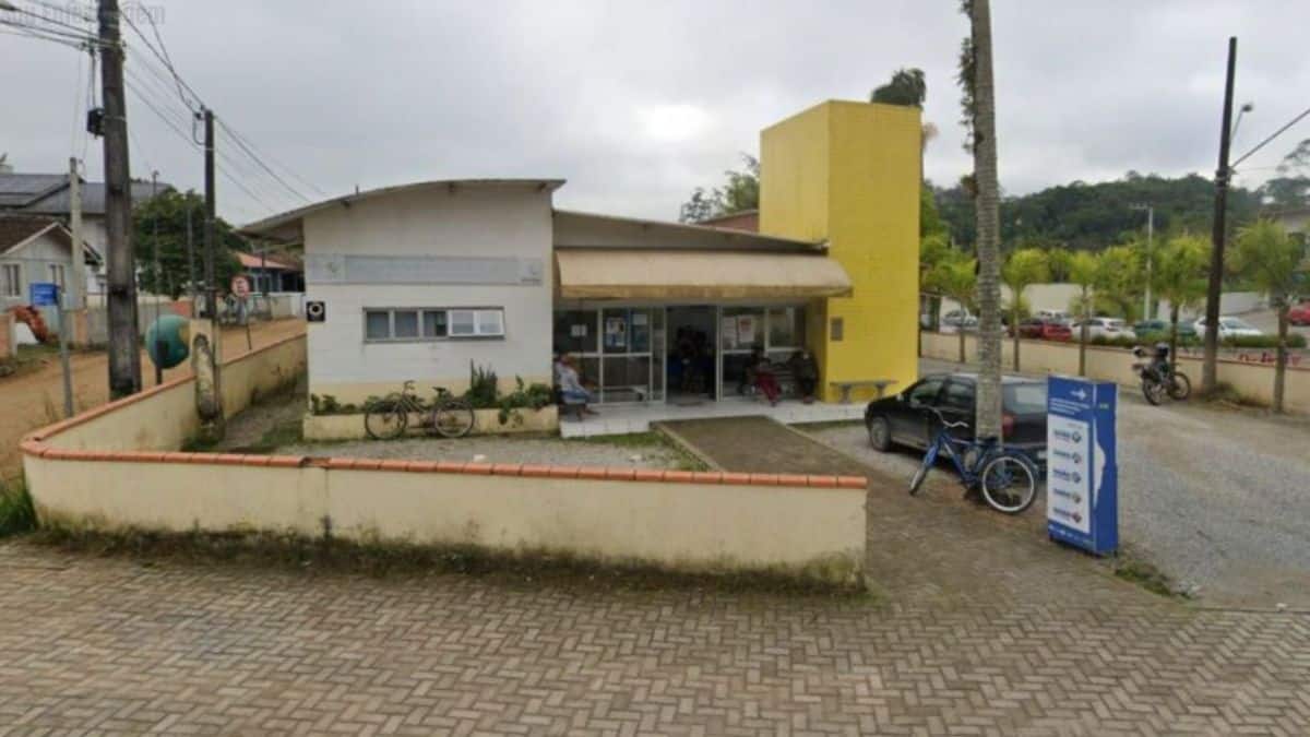 Técnica de enfermagem sofre ataque racista em posto de saúde e denuncia caso