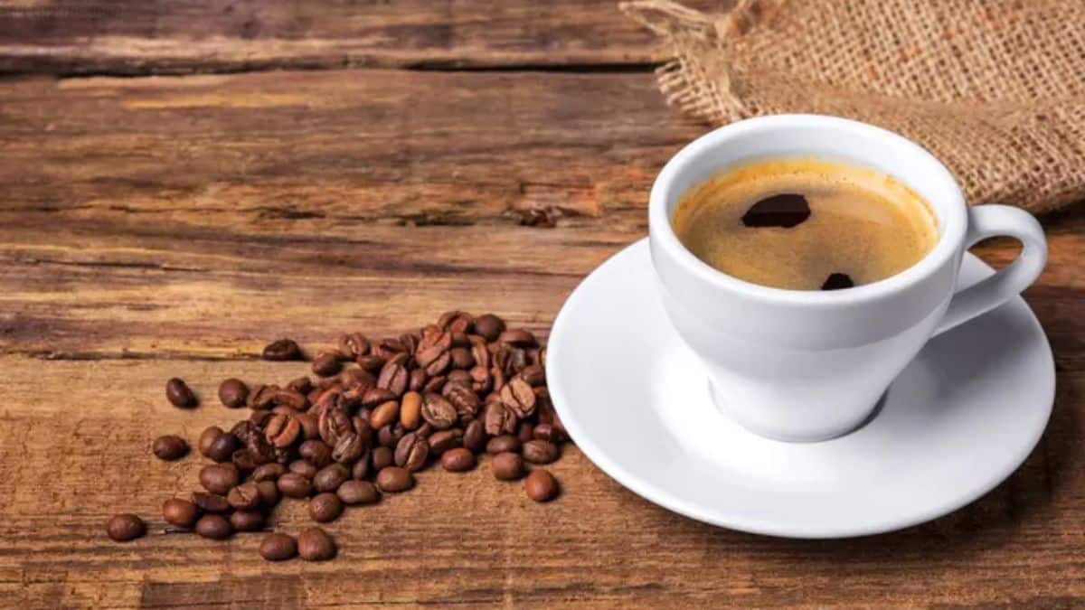 ANVISA retira 17 marcas de café do mercado por risco à saúde impurezas e falhas na produção alarmam consumidores