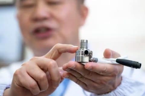 Avanço médico inédito menino na China recebe o menor coração artificial do mundo com tecnologia de levitação magnética