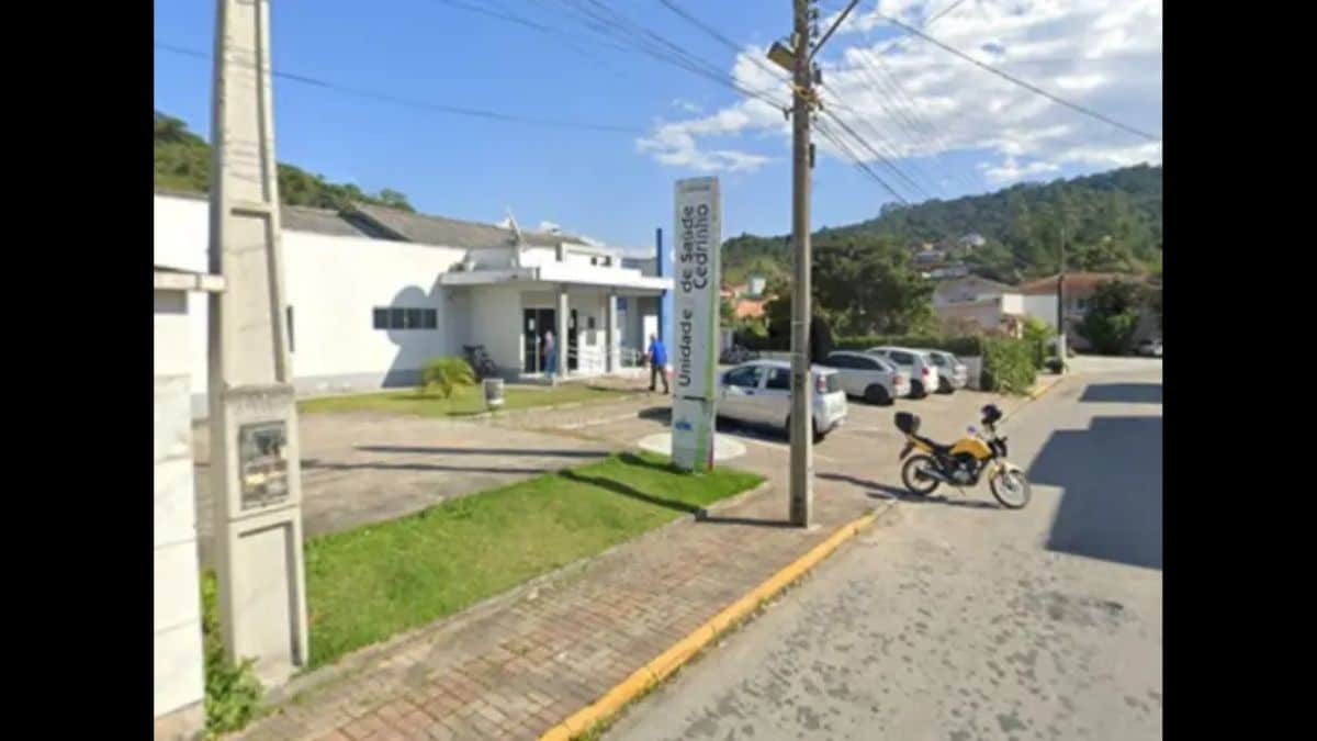 Paciente armada com faca provoca caos em posto de saúde de Brusque