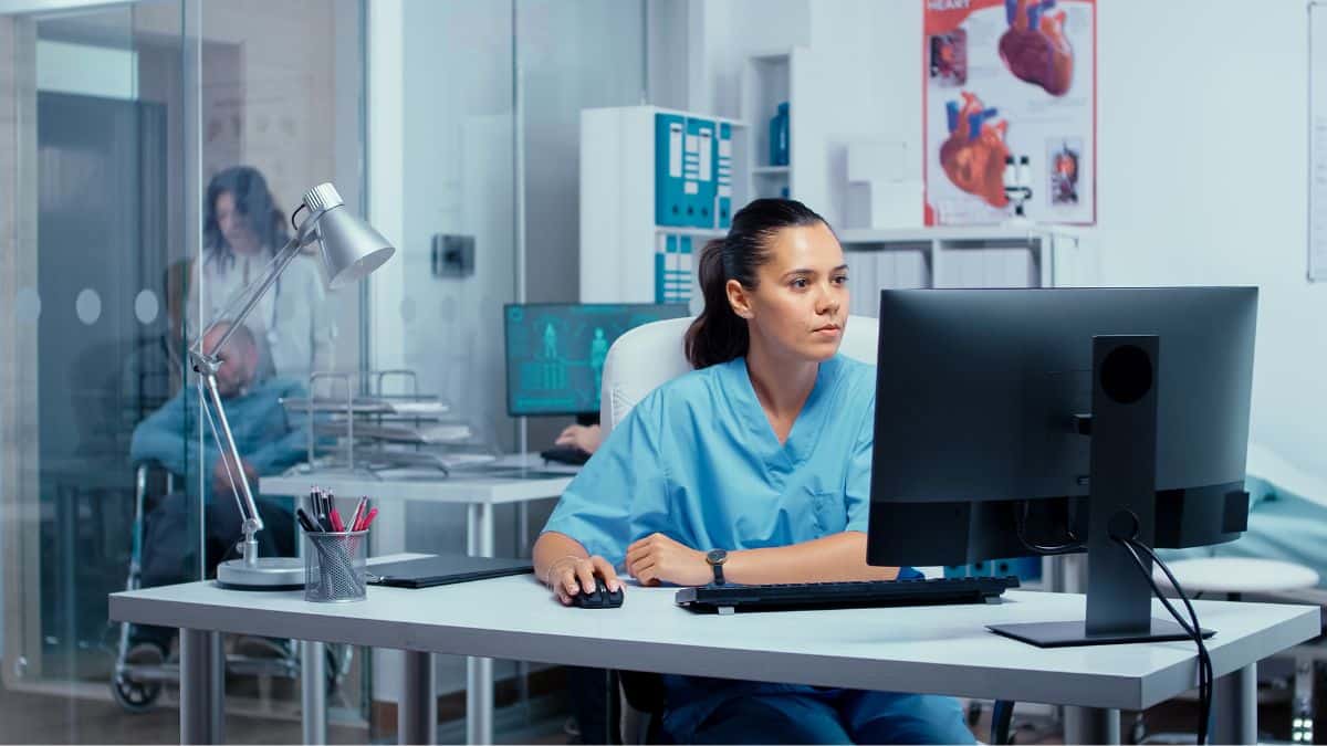 Plataforma lança pacote com 55 cursos de Clínica Médica online por R$ 399,99