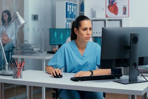 Curso Técnico de Enfermagem: Salário base, vagas e como se qualificar em 2025