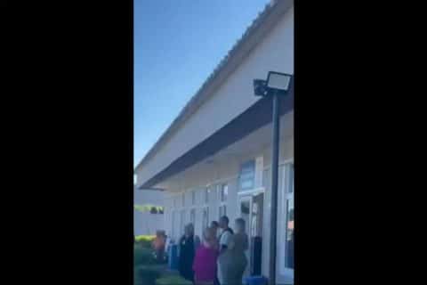 Festa barulhenta na frente de hospital em Nova Iguaçu vira polêmica entre familiares de pacientes