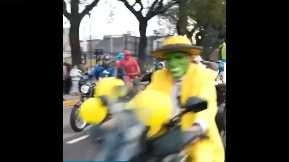 Motociclistas fantasiados transformam hospital infantil em Buenos Aires em cenário de alegria