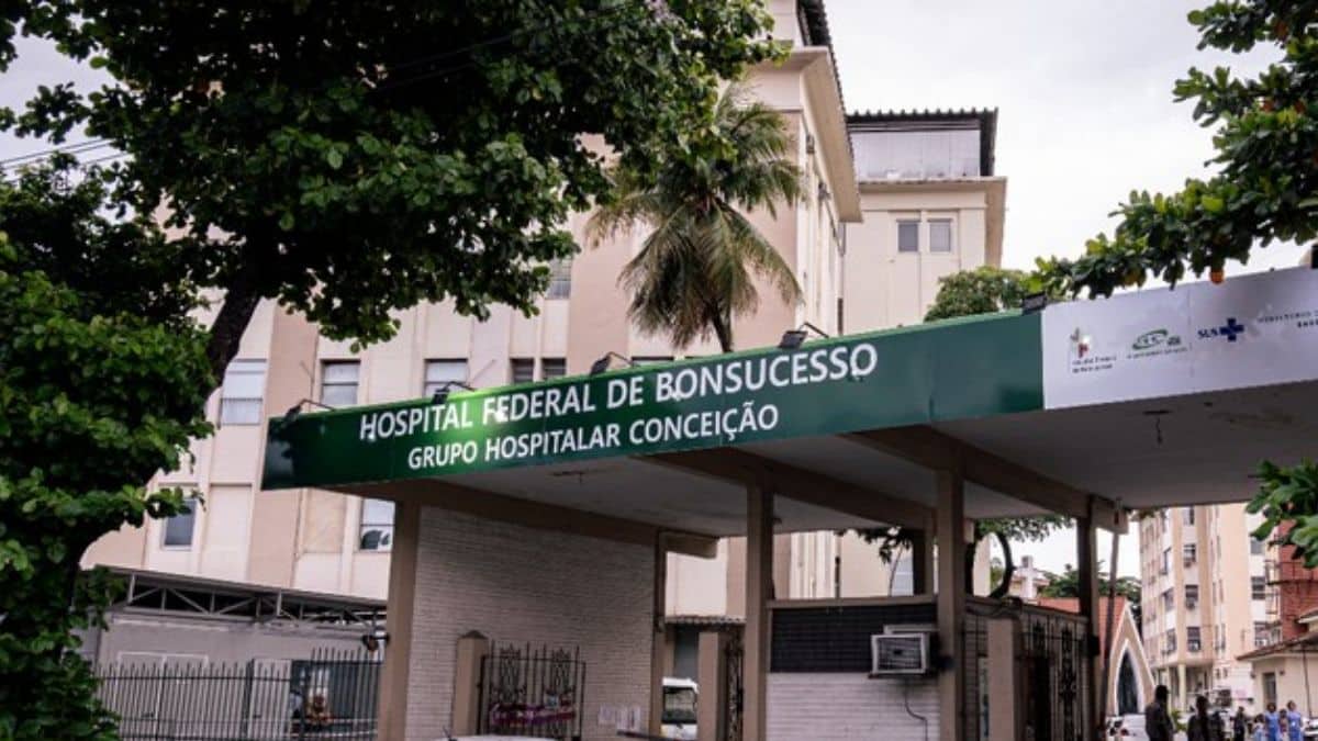 Tiroteio deixa trabalhadora ferida a caminho do hospital em Bonsucesso
