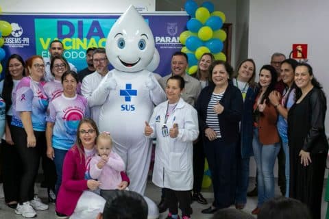 Dia D de Multivacinação mobiliza milhares de profissionais em todo o Paraná
