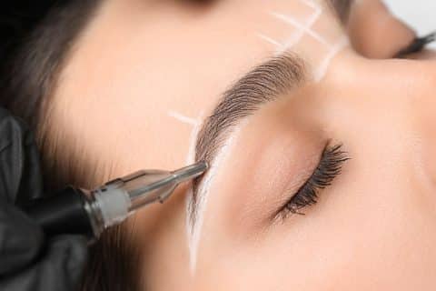 Microblading: a tendência das sobrancelhas perfeitas que pode trazer riscos à saúde