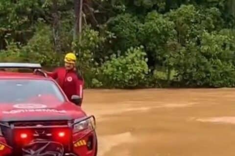 Chuvas torrenciais assolam cidades de SC