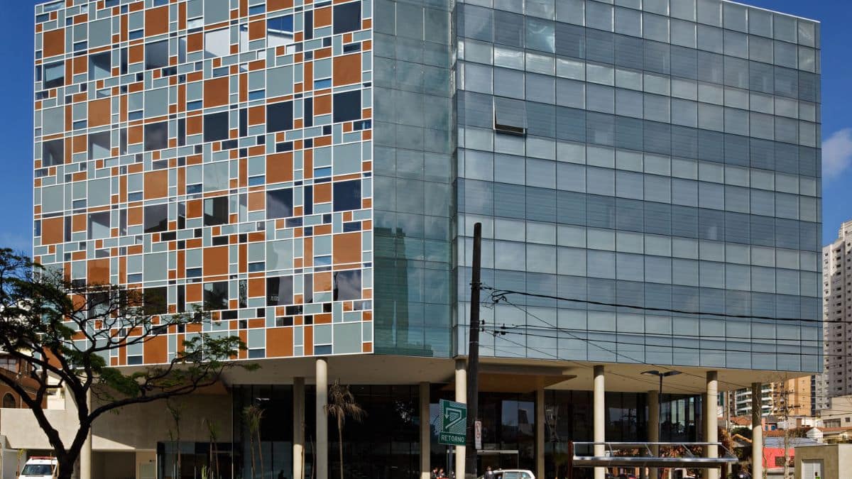 Incêndio atinge unidade do Hospital Albert Einstein em Perdizes SP