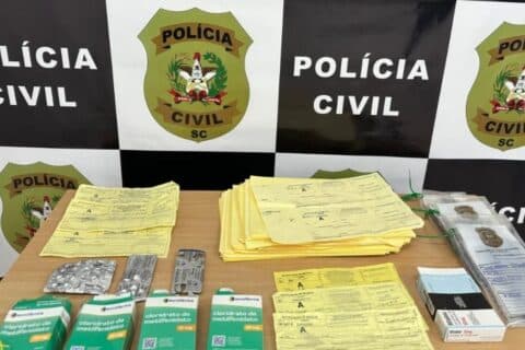 Polícia encontra remédios com receituários falsos em Joinville, SC