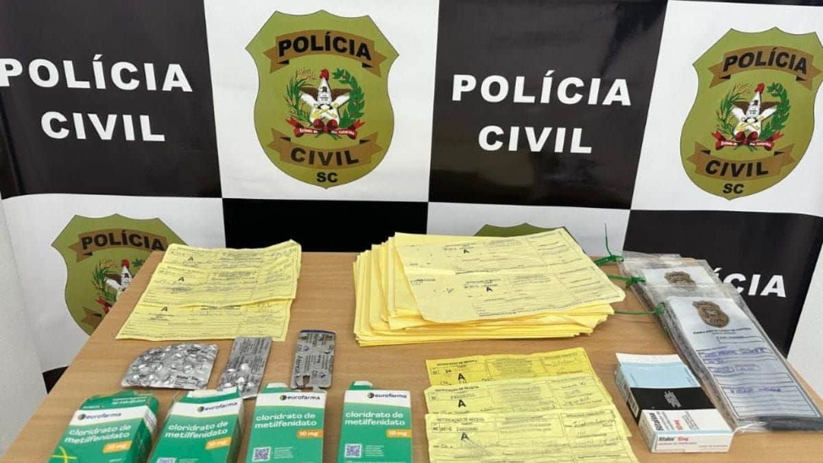 Polícia encontra remédios com receituários falsos em Joinville, SC