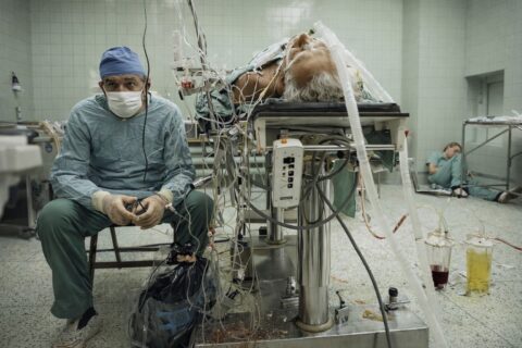 A foto que entrou para a história da Medicina Transplante de coração de 23 horas do Dr. Zbigniew Religa