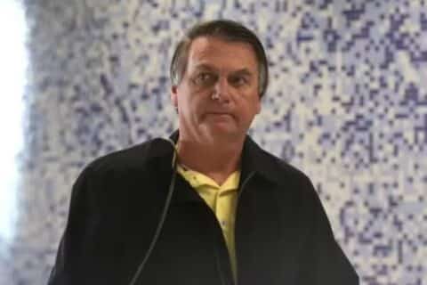 Bolsonaro deixa hospital e retorna à prisão da PF após alta médica