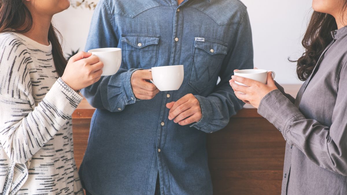 Como o café afeta a saúde bucal e o que fazer para proteger os dentes