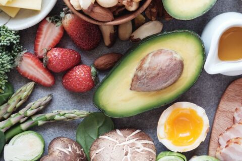 Conheça os benefícios do abacate para a saúde que vão além da dieta