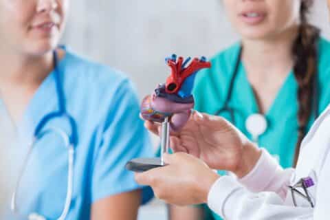Faculdades de Medicina viram ativo financeiro e transformam a saúde em mercado