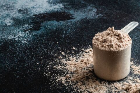 Whey Protein causa acne? Veja o que a ciência diz