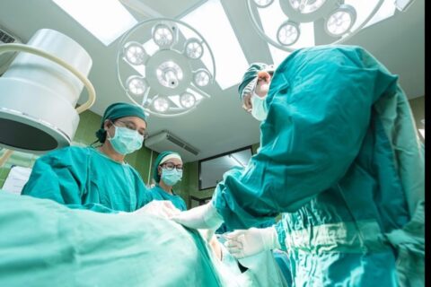 Mulher receberá indenização após passar 5 anos com objeto no corpo depois de cirurgia
