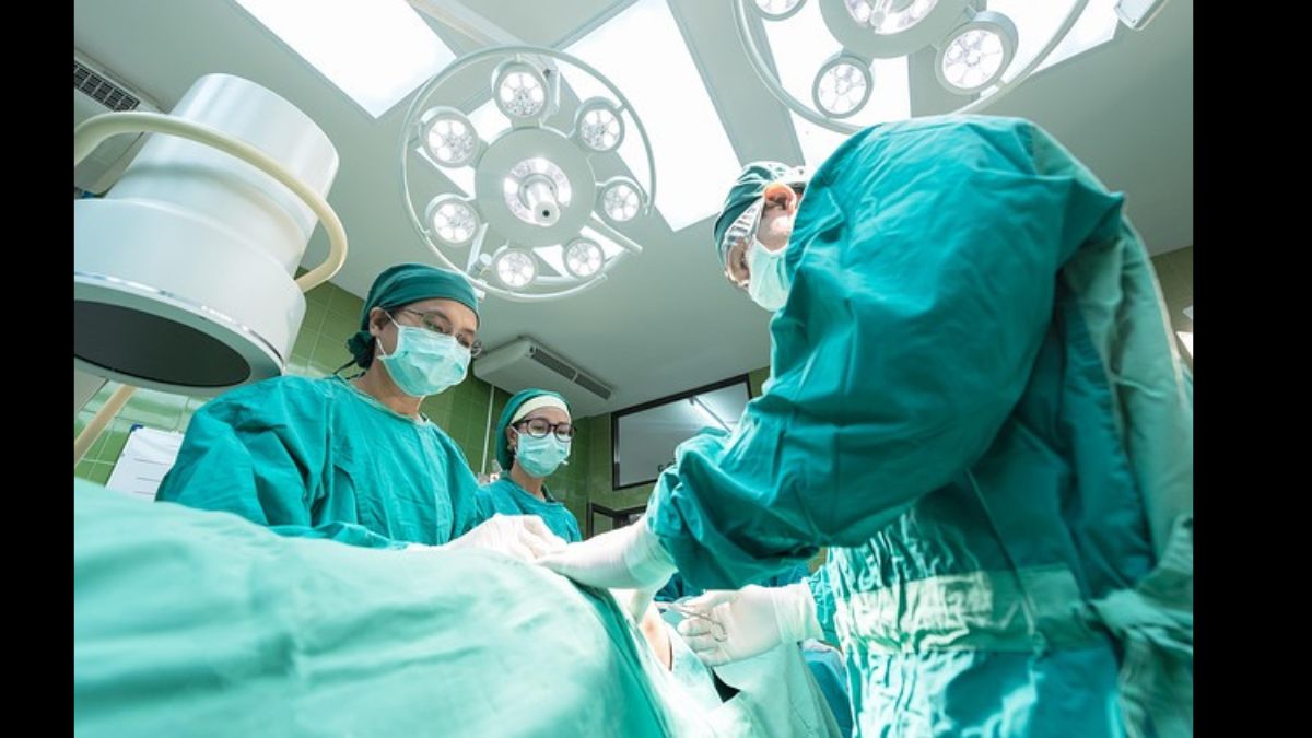 Mulher receberá indenização após passar 5 anos com objeto no corpo depois de cirurgia