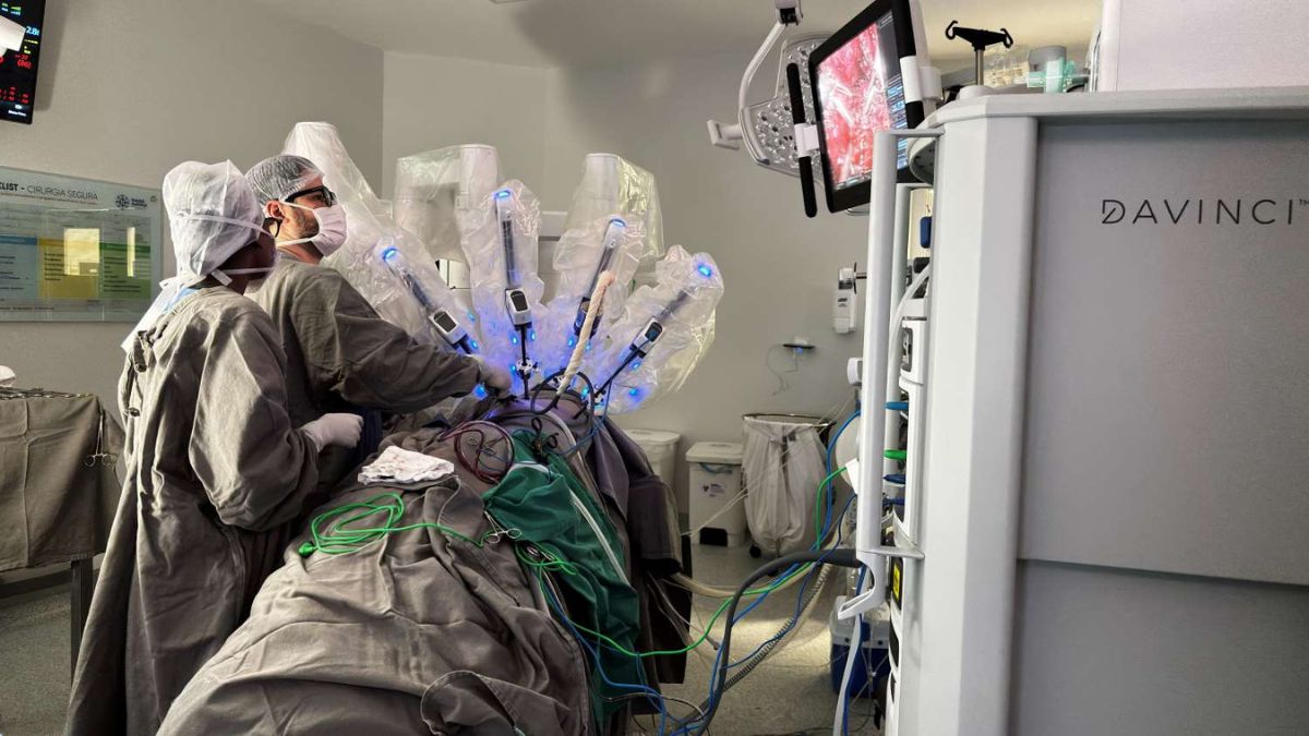 Hospital Azambuja realiza a primeira cirurgia robótica oncológica pelo SUS em SC